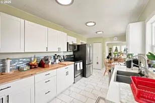454 N 11th St, Saint Helens, OR 97051 - Photo 9
