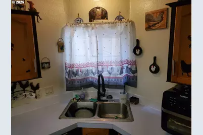 425 Birch St, Yoncalla, OR 97499 - Photo 11