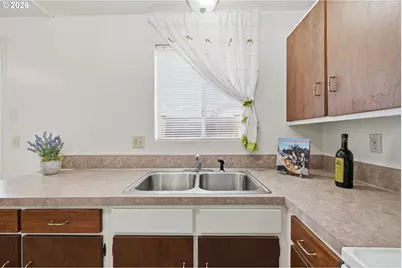 1943 W 17th Ave #A, Eugene, OR 97402 - Photo 15