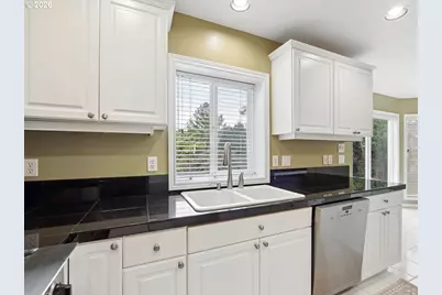 648 NW Pacific Grove Dr, Beaverton, OR 97006 - Photo 13