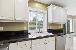 648 NW Pacific Grove Dr, Beaverton, OR 97006 - Photo 13
