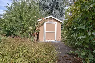 648 NW Pacific Grove Dr, Beaverton, OR 97006 - Photo 43