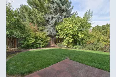 648 NW Pacific Grove Dr, Beaverton, OR 97006 - Photo 41