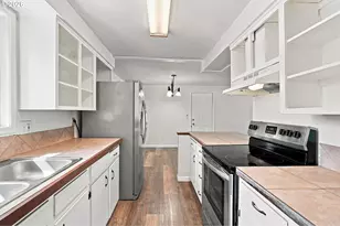345 N 7th Pl, Harrisburg, OR 97446 - Photo 5