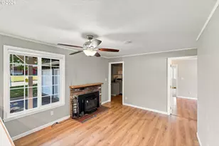 885 Oakway Dr, Coos Bay, OR 97420 - Photo 11
