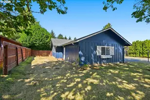 885 Oakway Dr, Coos Bay, OR 97420 - Photo 37