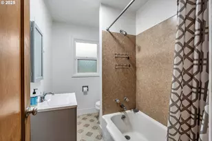 11356 NE Glisan St, Portland, OR 97220 - Photo 17