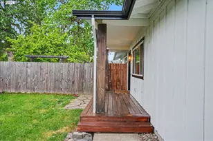 760 SE Edwards Dr, Dundee, OR 97115 - Photo 3