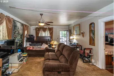 169 SE Houck Ave, Roseburg, OR 97470 - Photo 5