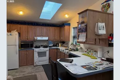 530 Shorepines Ct, Coos Bay, OR 97420 - Photo 9