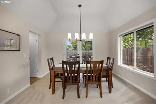 651 NE Kathleen Ct, Hillsboro, OR 97124 - Photo 17