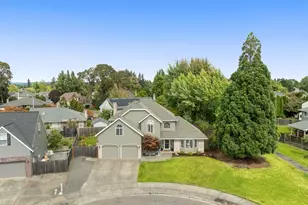 651 NE Kathleen Ct, Hillsboro, OR 97124 - Photo 35