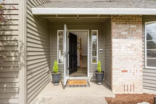 651 NE Kathleen Ct, Hillsboro, OR 97124 - Photo 5