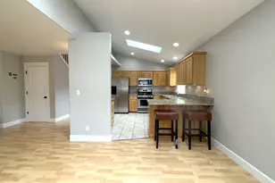 2725 Mallory Ln, Eugene, OR 97401 - Photo 11