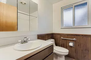 13335 SE Pine St, Portland, OR 97233 - Photo 9