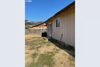 353 Donald Ter, Myrtle Creek, OR 97457 - Photo 7