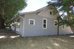 314 NW 2nd St, Grass Valley, OR 97029 - Photo 3