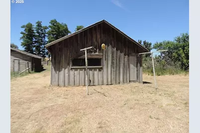 314 NW Second St, Grass Valley, OR 97029 - Photo 9