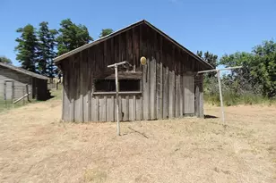 314 NW 2nd St, Grass Valley, OR 97029 - Photo 9