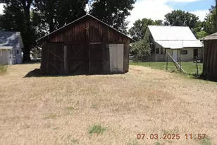 314 NW 2nd St, Grass Valley, OR 97029 - Photo 25