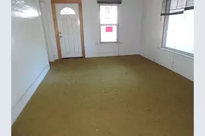 314 NW Second St, Grass Valley, OR 97029 - Photo 11