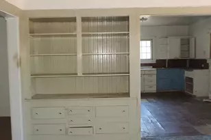 314 NW 2nd St, Grass Valley, OR 97029 - Photo 13