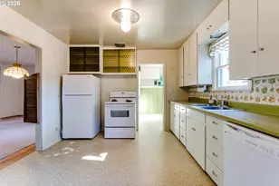 1345 Oak Dr, Eugene, OR 97404 - Photo 13