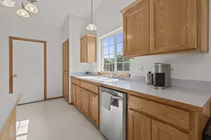 2205 Parker Pl, Eugene, OR 97402 - Photo 9