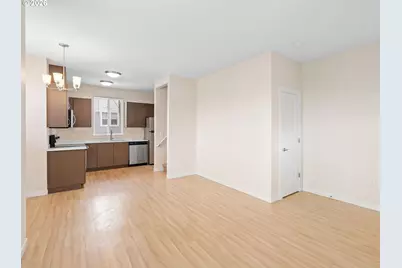 138 NE 109th Ave, Portland, OR 97220 - Photo 9