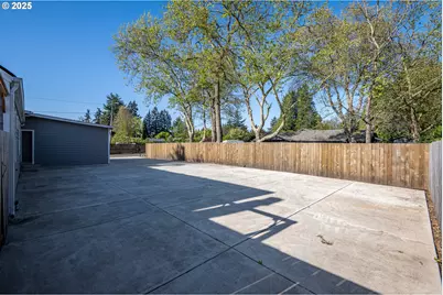 950 Coburg Rd, Eugene, OR 97401 - Photo 29