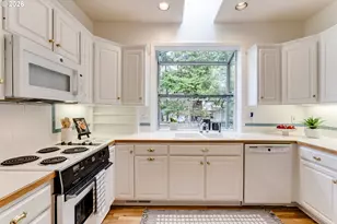 2572 W 28th Ave, Eugene, OR 97405 - Photo 13