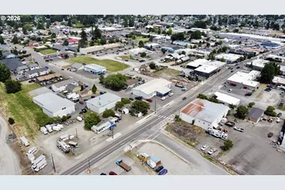 301 W Main St, Molalla, OR 97038 - Photo 3