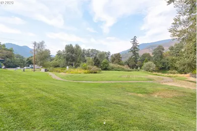 815 Pine St, Rogue River, OR 97537 - Photo 13