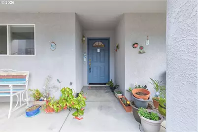 815 Pine St, Rogue River, OR 97537 - Photo 1