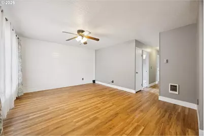 15445 SE Stephens Ct, Portland, OR 97233 - Photo 9