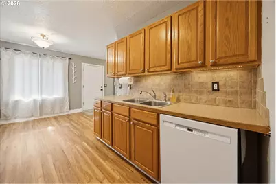 15445 SE Stephens Ct, Portland, OR 97233 - Photo 17