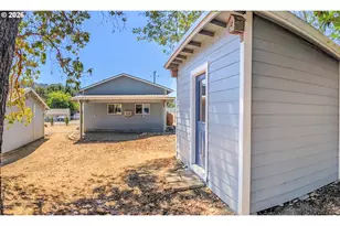 61 SW Oak St, Winston, OR 97496 - Photo 31