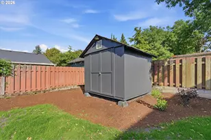 9827 N Ivanhoe St, Portland, OR 97203 - Photo 19