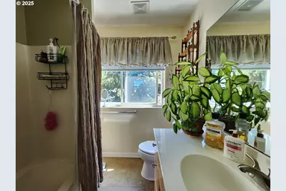 1126 Washington St, Port Orford, OR 97465 - Photo 19