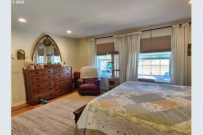 1126 Washington St, Port Orford, OR 97465 - Photo 11