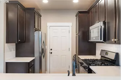 10321 N Midway Ave, Portland, OR 97203 - Photo 13