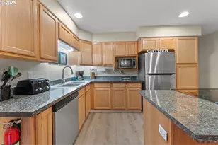 3368 SW Delaney Pl, Portland, OR 97225 - Photo 13