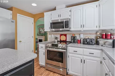 215 W St James Pl, Longview, WA 98632 - Photo 7