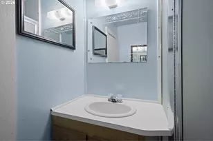 307 N Ash St, Bingen, WA 98605 - Photo 15