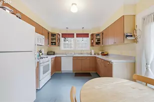 3136 NE Couch St, Portland, OR 97232 - Photo 13