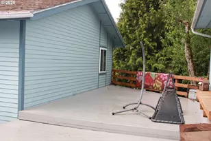 1783 View St, Myrtle Point, OR 97458 - Photo 5