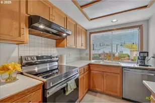 2332 NE 158th Ave, Portland, OR 97230 - Photo 13