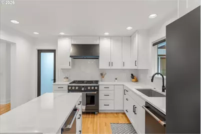 5619 SW Windsor Ct, Portland, OR 97221 - Photo 13