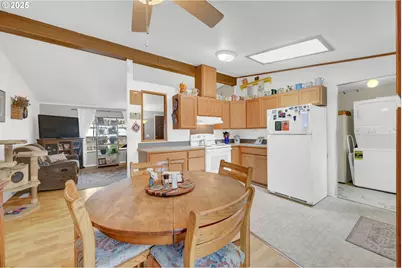 34185 El Roble Ave, Eugene, OR 97405 - Photo 13