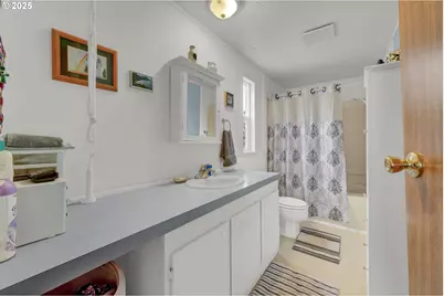 34185 El Roble Ave, Eugene, OR 97405 - Photo 9